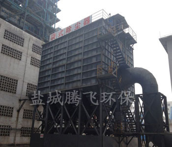 岼